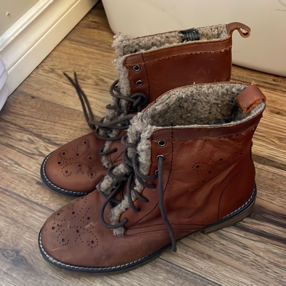 Women’s Spring or Fall Boots (shoes)​ 💗